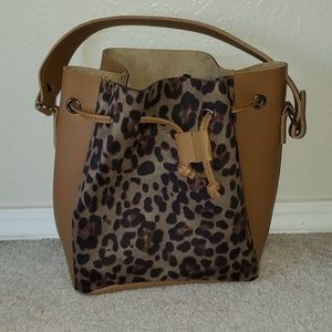 Leopard bucket tote